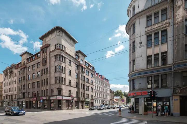 New Stylish In The Center Leilighet